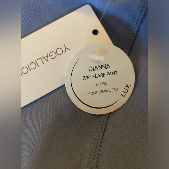 NWT Yogalicious Lux Dianna 7/8” Flare Pants - Picture 5 of 5